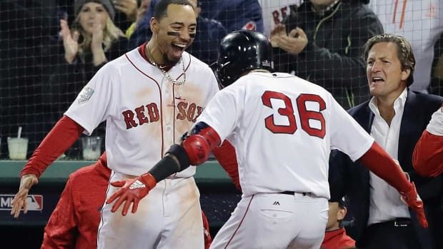 sox-win-ws-gm1.jpg